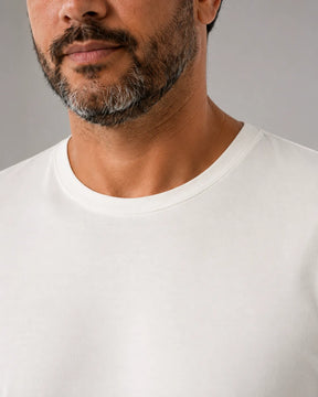 Detalhe da gola e acabamento do Camiseta Masculina NiloVitta Algodao Egipcio Branca.