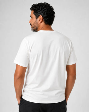 Detalhe do tecido da Camiseta Masculina NiloVitta Algodão Egípcio Branca, com textura em destaque.