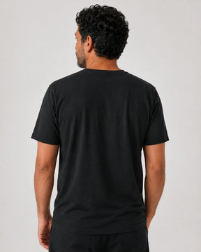 Detalhe do tecido da Camiseta Masculina NiloVitta Algodão Egípcio Preta, com textura em destaque.