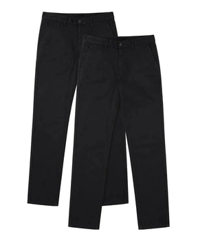 Kit com duas calças masculinas de sarja preta sobrepostas em fundo branco. Uma calça está posicionada atrás e outra à frente, ambas inteiras, com corte reto, passantes, botão e bolsos laterais.