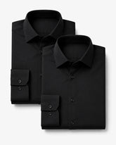 Kit com duas camisas sociais masculinas TechVitto pretas dobradas e sobrepostas sobre fundo branco. Uma camisa está posicionada atrás e a outra à frente, com golas estruturadas, botões pretos e punhos visíveis.