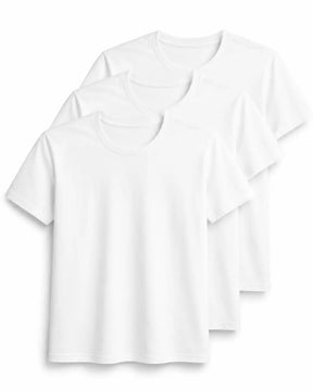 Kit com 3 camisetas masculinas NiloVitta brancas, de gola redonda e mangas curtas, sobrepostas em fundo branco.