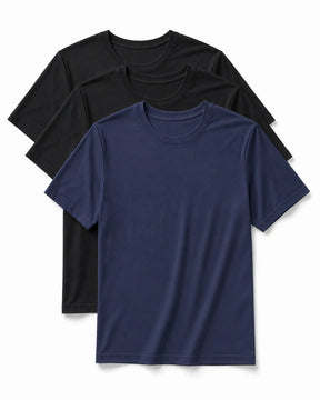 Kit com três camisetas masculinas TechModal, sendo duas pretas e uma azul-marinho, dobradas e organizadas sobre fundo branco.