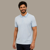 Camisa polo masculina modal bicolor azul claro no corpo