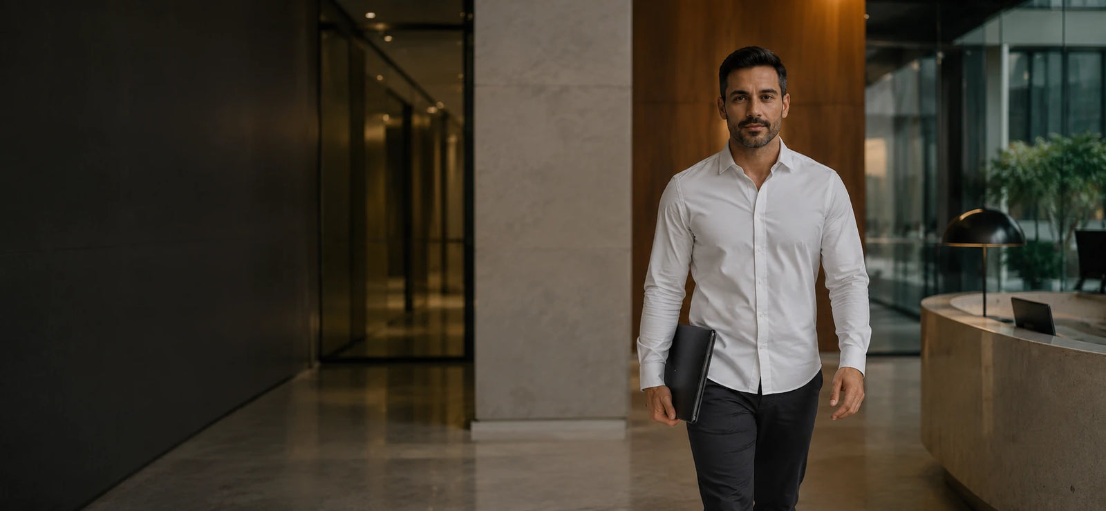 Imagem da secao Colecoes AVONNUE para o trabalho com estilo masculino alinhado.