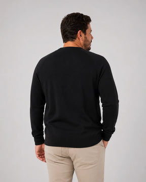 Sueter Masculino Tramato Preto Carbono, vista de costas em fundo branco.