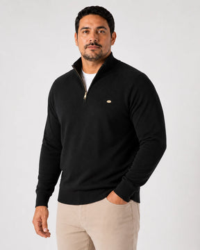 Sueter Masculino Tramato Zip Preto, vista lateral no corpo em fundo branco.